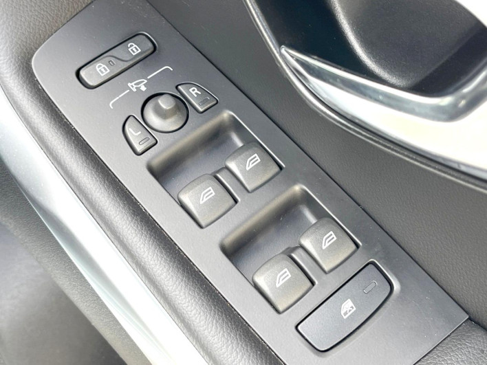 2019 Volvo V40 LDA-MD4204T (UW-6a1a56079d811)[17]