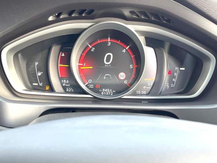 2019 Volvo V40 LDA-MD4204T (UW-6a1a56079d811)[2]