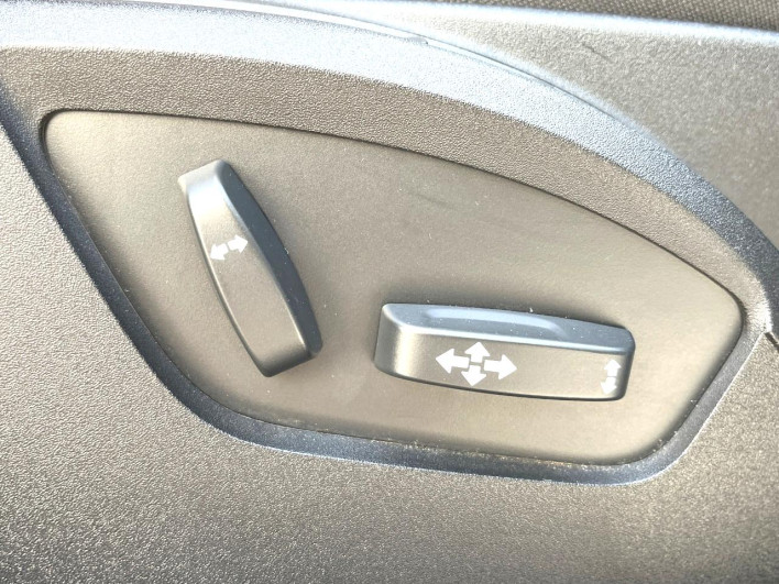 2019 Volvo V40 LDA-MD4204T (UW-6a1a56079d811)[18]