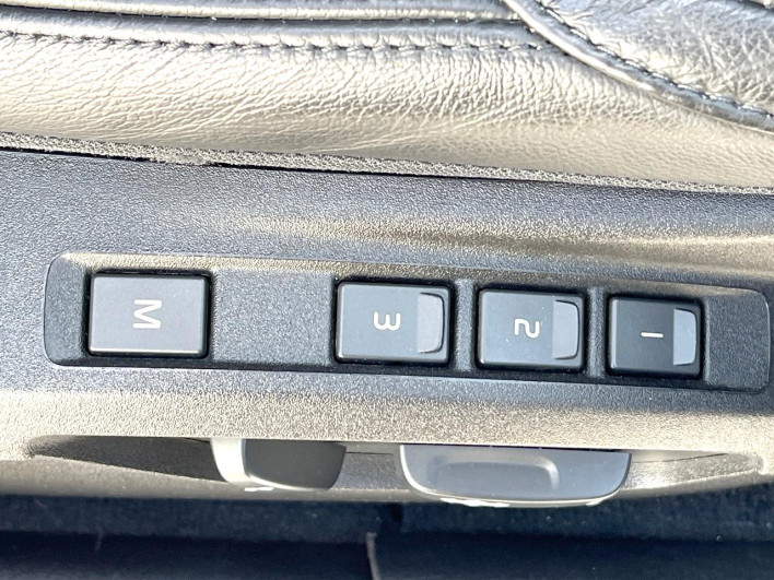 2019 Volvo V40 LDA-MD4204T (UW-6a1a56079d811)[19]