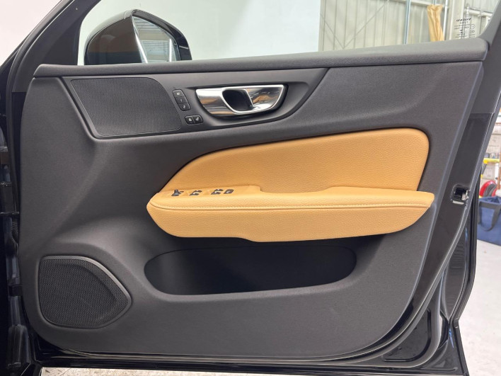 2019 Volvo V60 DBA-ZB420 (UW-6a1a560a33b31)[24]