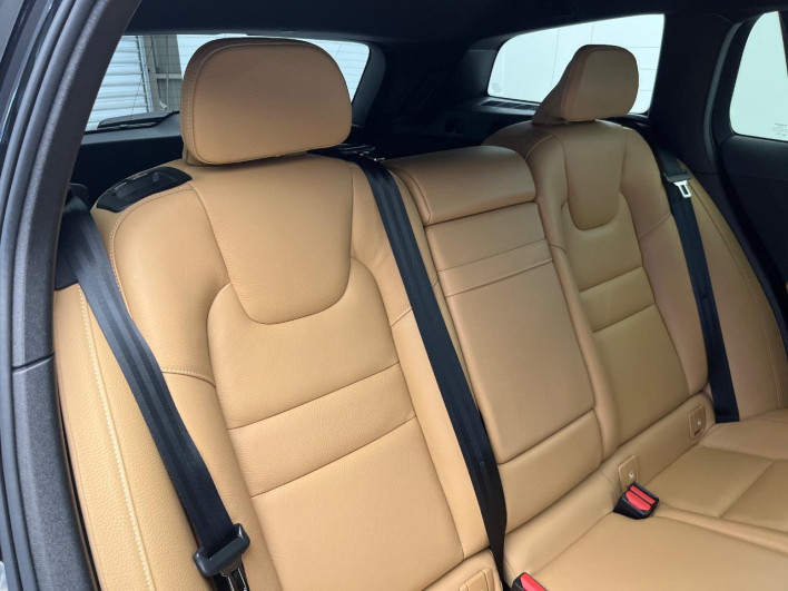 2019 Volvo V60 DBA-ZB420 (UW-6a1a560a33b31)[9]