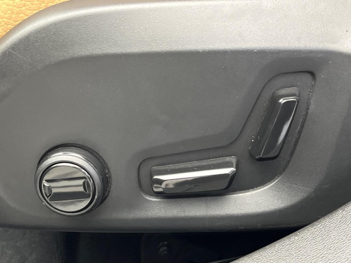 2019 Volvo V60 DBA-ZB420 (UW-6a1a560a33b31)[19]