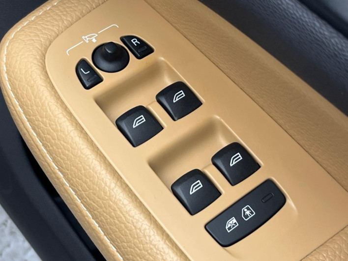 2019 Volvo V60 DBA-ZB420 (UW-6a1a560a33b31)[25]