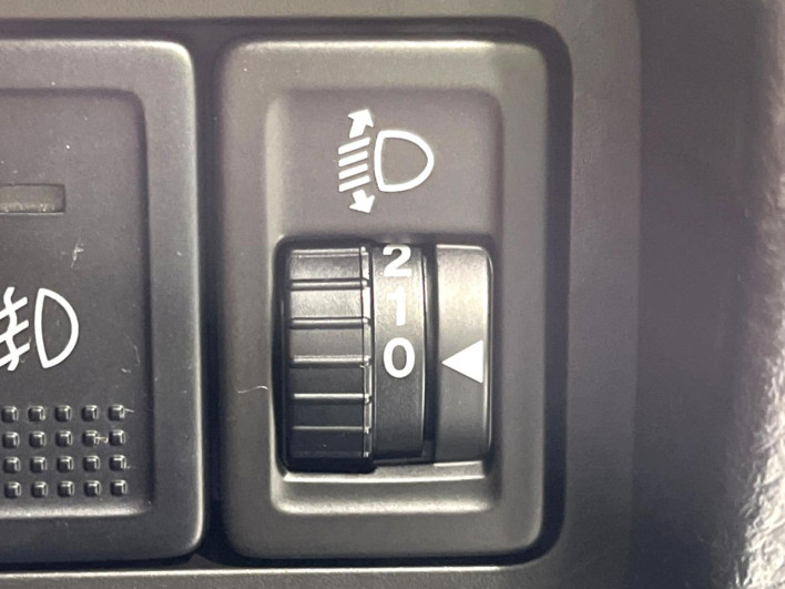2016 Suzuki Swift DBA-ZD72S (UW-6a1a56107f58b)[20]