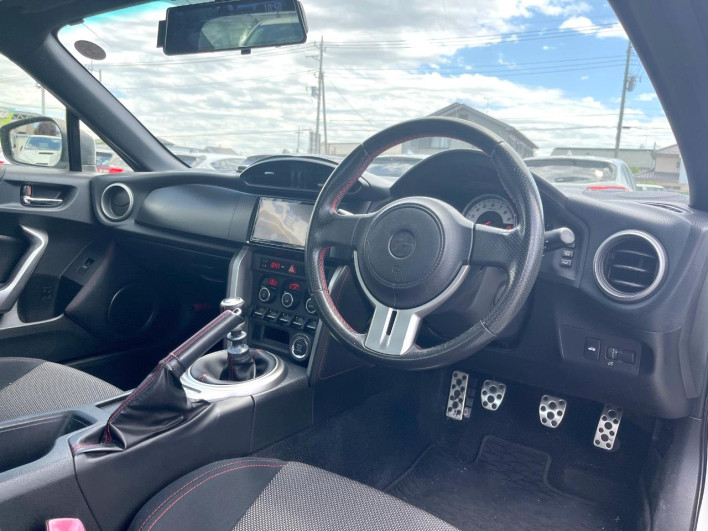 2012 Toyota 86 DBA-ZN6 (UW-6a1a5611d5ef6)[18]