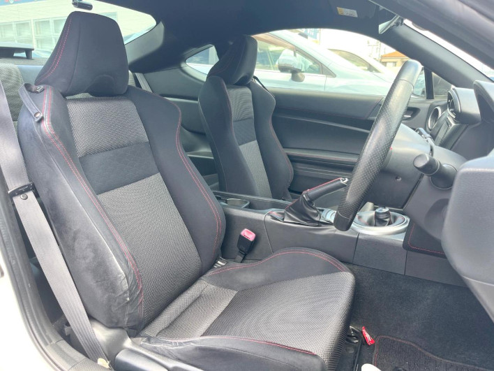 2012 Toyota 86 DBA-ZN6 (UW-6a1a5611d5ef6)[19]