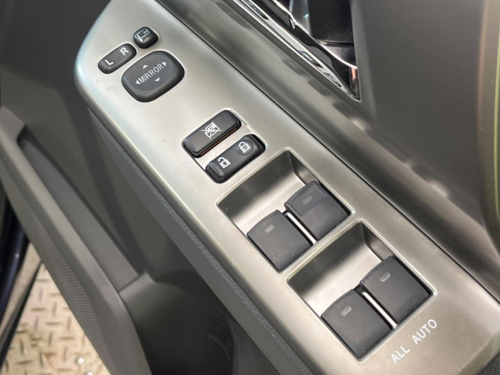 2009 Toyota Voxy DBA-ZRR70W (UW-6a1a5613bc45c)[8]