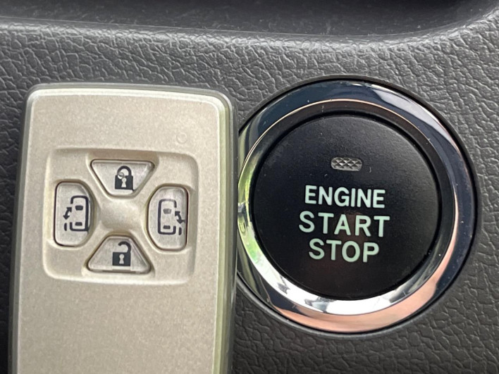 2009 Toyota Voxy DBA-ZRR70W (UW-6a1a5613bc45c)[11]
