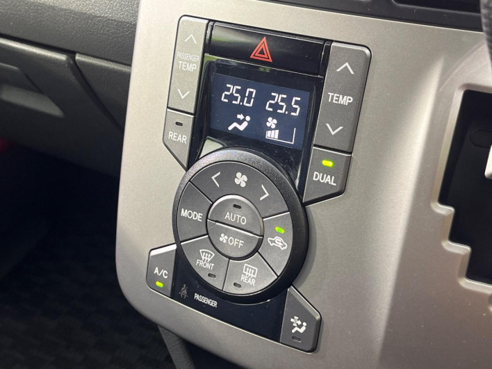 2009 Toyota Voxy DBA-ZRR70W (UW-6a1a5613bc45c)[17]