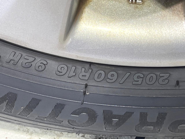 2012 Toyota Voxy DBA-ZRR70W (UW-6a1a5613ebe8b)[24]