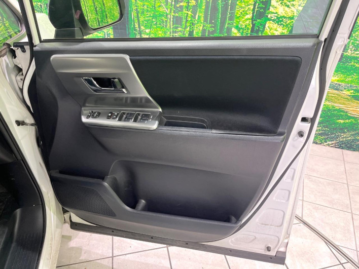 2012 Toyota Voxy DBA-ZRR70W (UW-6a1a5613ebe8b)[29]