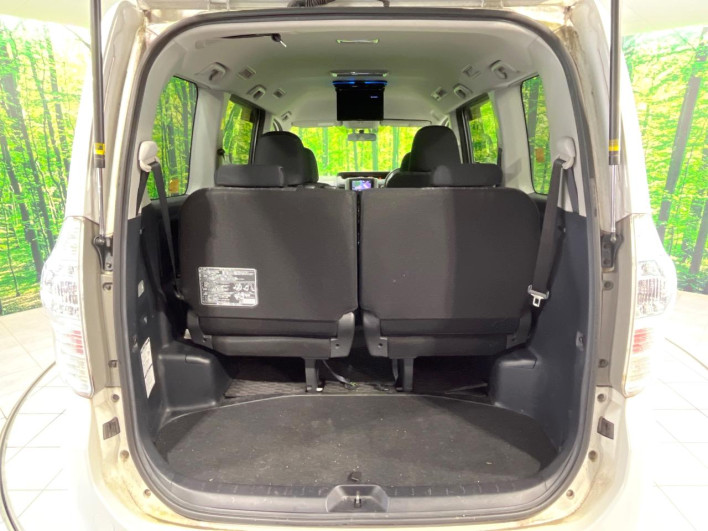 2012 Toyota Voxy DBA-ZRR70W (UW-6a1a5613ebe8b)[11]