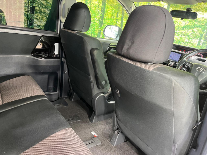 2013 Toyota Voxy DBA-ZRR70W (UW-6a1a5614531f4)[23]