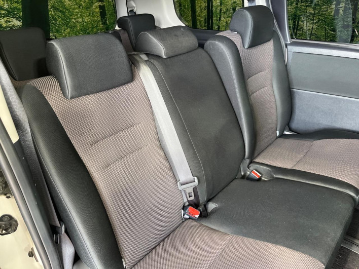 2013 Toyota Voxy DBA-ZRR70W (UW-6a1a5614531f4)[21]