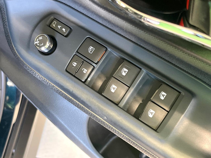 2015 Toyota Voxy DBA-ZRR80W (UW-6a1a5616529f9)[21]