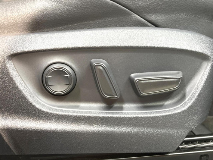 2023 Toyota Corolla Cross 6AA-ZVG11 (UW-6a1a5621601cc)[29]