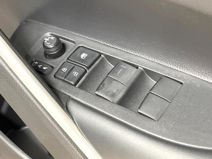 2023 Toyota Corolla Cross 6AA-ZVG11 (UW-6a1a5621601cc)[28]