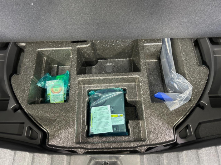 2023 Toyota Corolla Cross 6AA-ZVG13 (UW-6a1a5621b6581)[22]