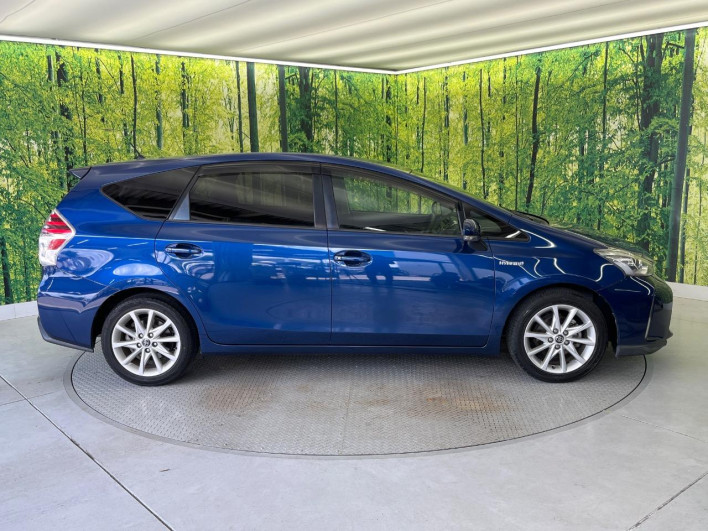 2015 Toyota Prius α DAA-ZVW40W (UW-6a1a5627b3d03)[17]