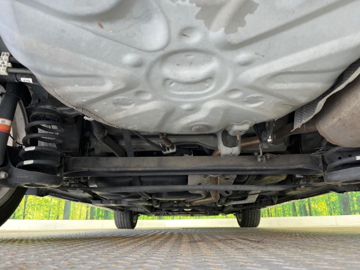 2015 Toyota Prius α DAA-ZVW40W (UW-6a1a5627b3d03)[27]