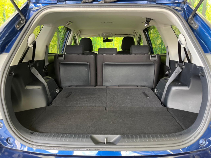 2015 Toyota Prius α DAA-ZVW40W (UW-6a1a5627b3d03)[26]