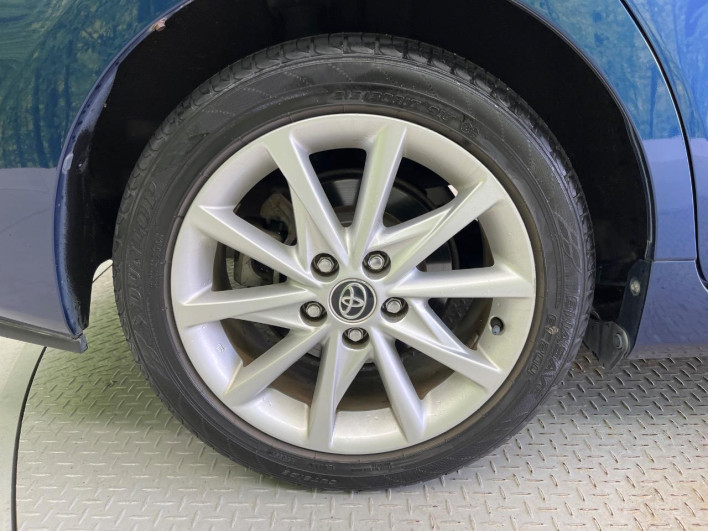 2015 Toyota Prius α DAA-ZVW40W (UW-6a1a5627b3d03)[11]