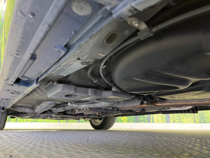 2015 Toyota Prius α DAA-ZVW40W (UW-6a1a5627b3d03)[29]
