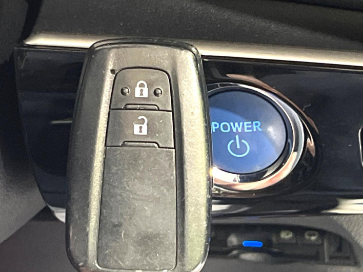 2016 Toyota Prius DAA-ZVW50 (UW-6a1a5628845de)[8]