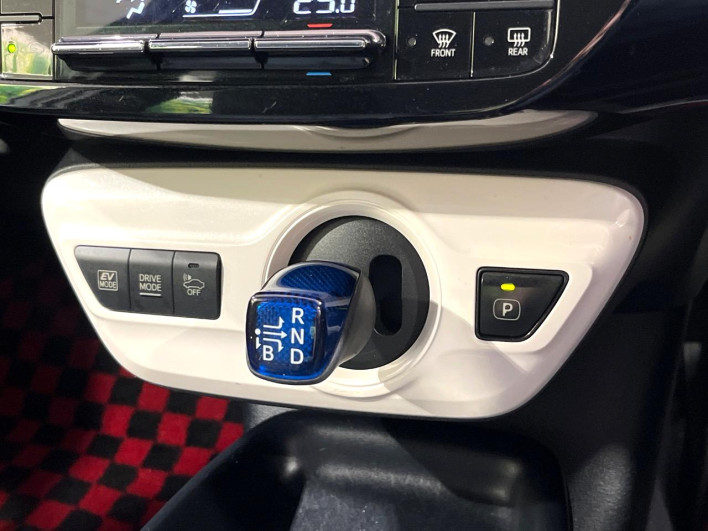 2016 Toyota Prius DAA-ZVW50 (UW-6a1a5628845de)[12]