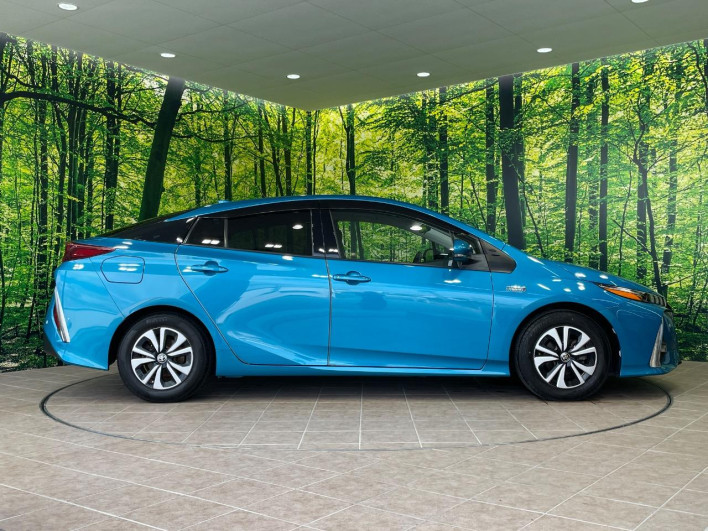2017 Toyota Prius PHV DLA-ZVW52 (UW-6a1a562dc332e)[7]