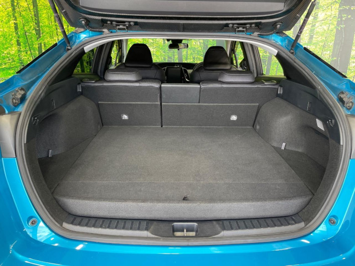 2017 Toyota Prius PHV DLA-ZVW52 (UW-6a1a562dc332e)[26]