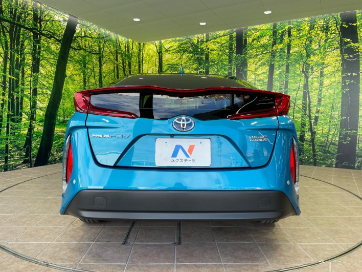 2017 Toyota Prius PHV DLA-ZVW52 (UW-6a1a562dc332e)[29]