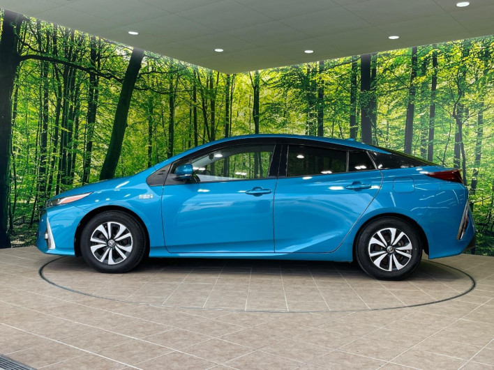 2017 Toyota Prius PHV DLA-ZVW52 (UW-6a1a562dc332e)[10]