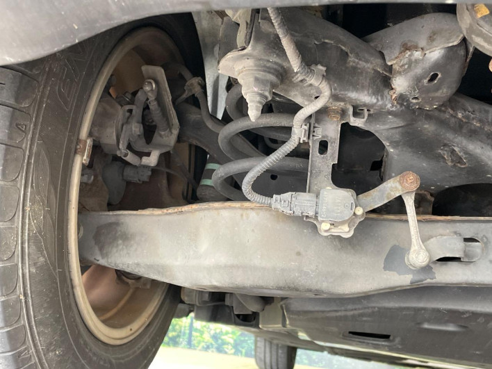2017 Toyota Prius PHV DLA-ZVW52 (UW-6a1a562dc332e)[22]