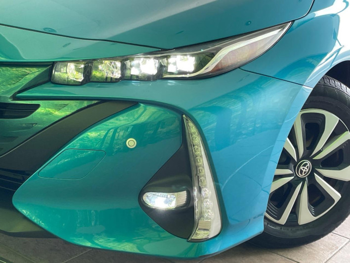 2017 Toyota Prius PHV DLA-ZVW52 (UW-6a1a562dc332e)[20]