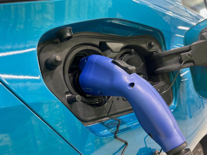 2019 Toyota Prius PHV DLA-ZVW52 (UW-6a1a562fe0174)[10]