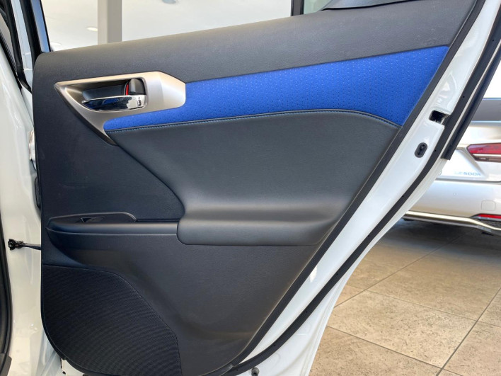 2014 Lexus CT DAA-ZWA10 (UW-6a1a563125008)[28]