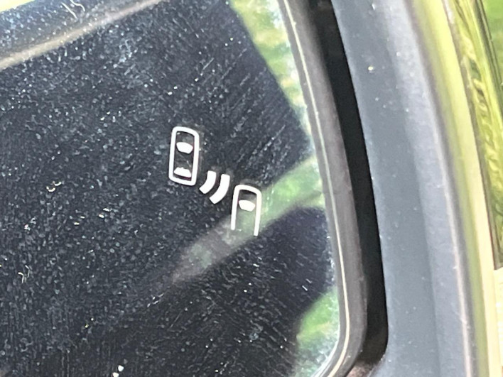 2023 Toyota Voxy 6AA-ZWR90W (UW-6a1a563cee583)[18]