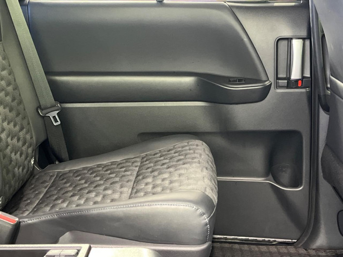 2023 Toyota Voxy 6AA-ZWR90W (UW-6a1a563cee583)[20]