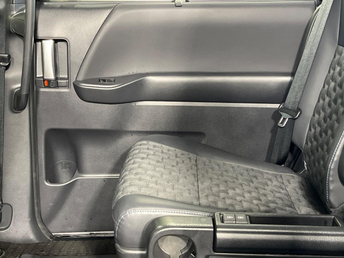 2023 Toyota Voxy 6AA-ZWR90W (UW-6a1a563cee583)[24]
