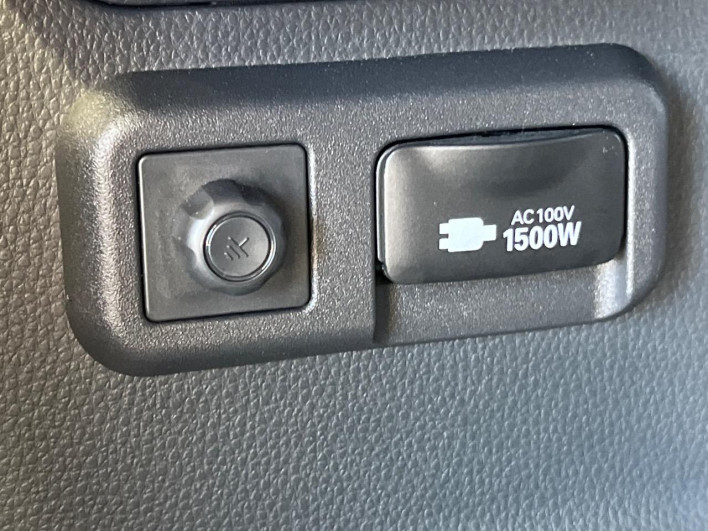 2023 Toyota Voxy 6AA-ZWR90W (UW-6a1a563cee583)[29]
