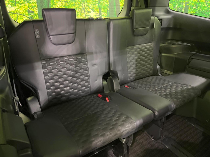 2023 Toyota Voxy 6AA-ZWR90W (UW-6a1a563d8803f)[11]