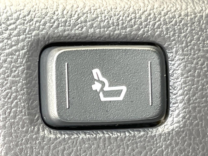 2018 Toyota C-HR DAA-ZYX10 (UW-6a1a564488d22)[15]