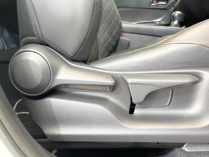 2018 Toyota C-HR DAA-ZYX10 (UW-6a1a564488d22)[14]