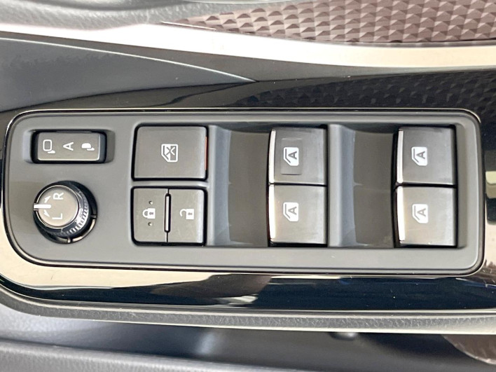 2018 Toyota C-HR DAA-ZYX10 (UW-6a1a564488d22)[13]