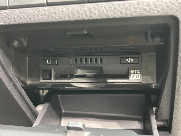 2017 Toyota Camry DAA-AXVH70 (UW-6a1ba59d3742a)[9]