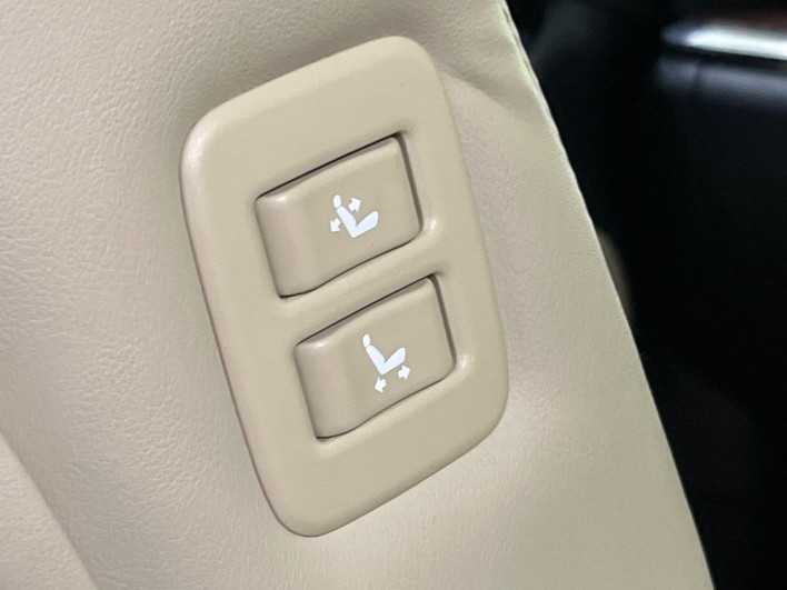 2019 Toyota Alphard Hybrid DAA-AYH30W (UW-6a1ba59f78ad5)[17]