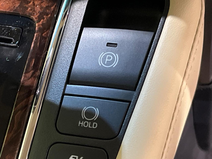 2019 Toyota Alphard Hybrid DAA-AYH30W (UW-6a1ba59f78ad5)[28]