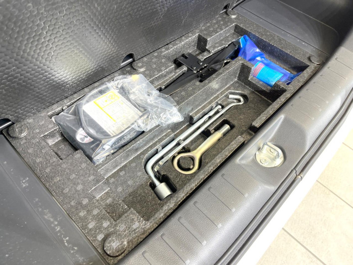 2015 Mitsubishi eK Space Custom DBA-B11A (UW-6a1ba5a41905f)[28]